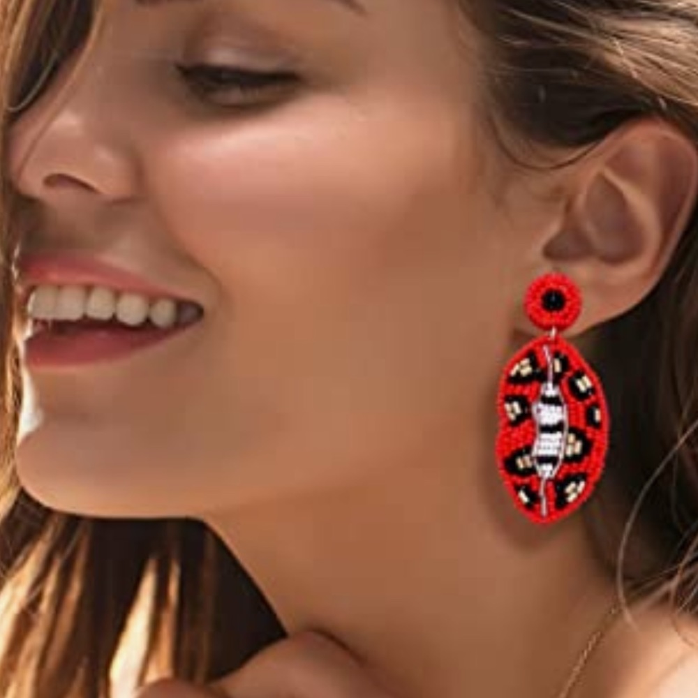 NWT Retro Red Lips Beaded Drop Dangle Earrings Kiss Mouth 70s 80s